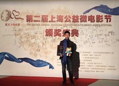 倪照作品《阳光下》荣获双奖项